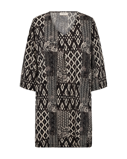 mønstret tunika i sort hvid Freequent FQFLOI-TUNIC Black w. Rainy Day