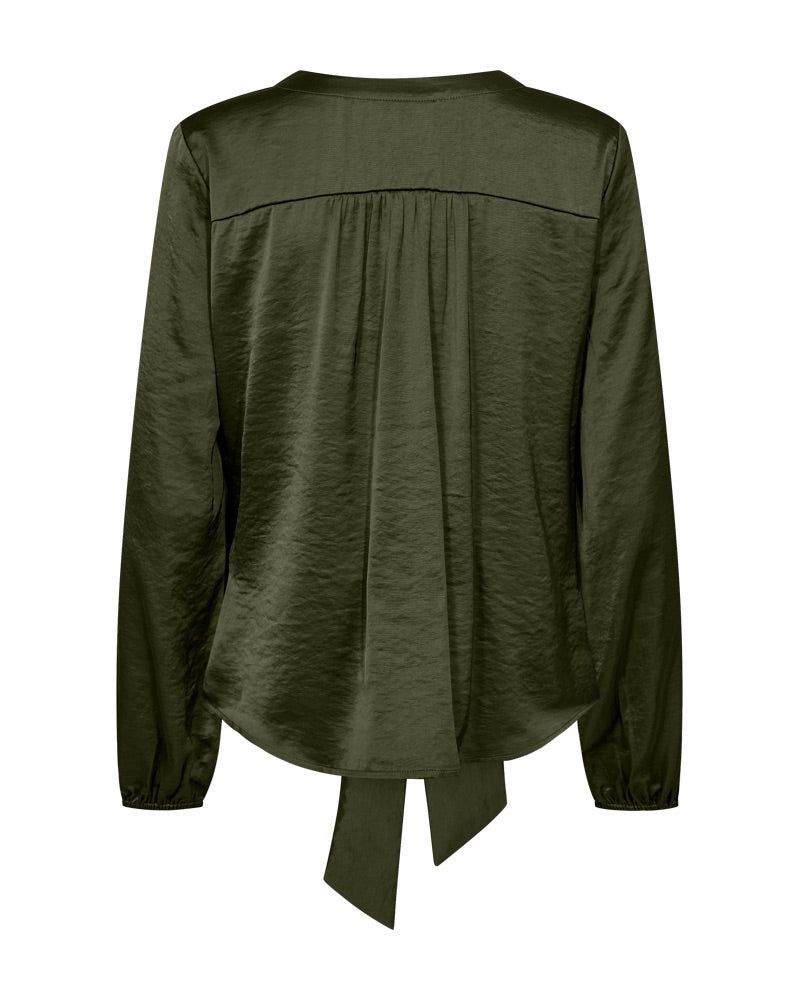 læg på ryggen af grøn bluse med knapper og bindebånd i taljen. Freequent FQDOVE-BLOUSE Kombu Green
