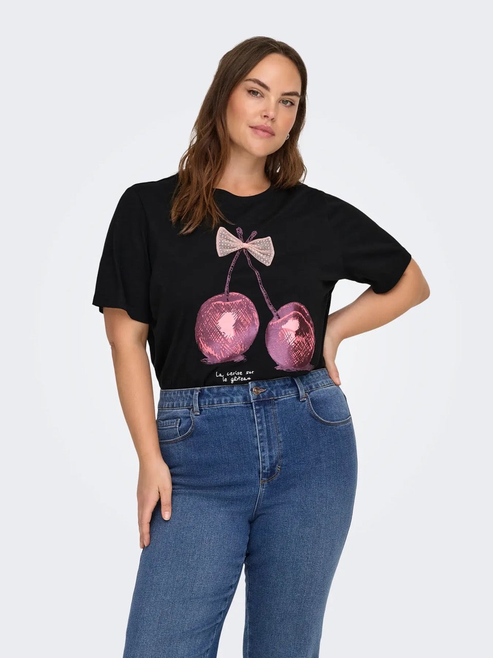 sort t-shirt med print. ONLY Carmakoma CARKITA Tee Black cherry bow
