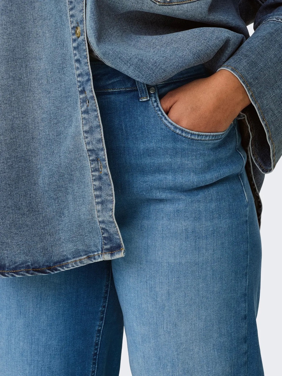 wide leg blå jeans ONLY Carmakoma CARWILLY HW WIDE jeans Medium Blue Denim