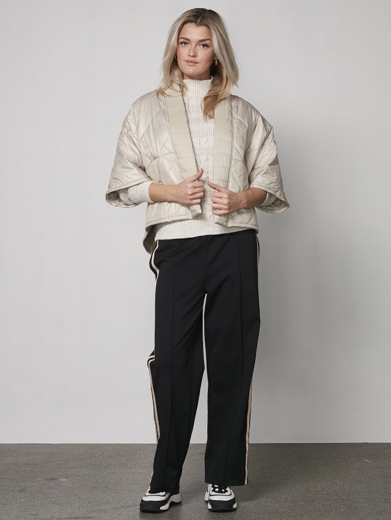 NÜ Yusra Jacket | Seasand